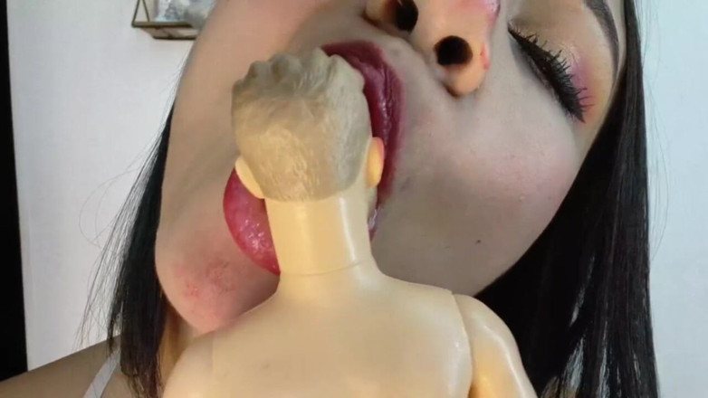 Isabel: 자지를 빠는 18세 소녀