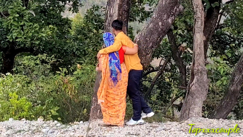 Topxxxcouple: Desi dorf bhabhi genießt fickvideo