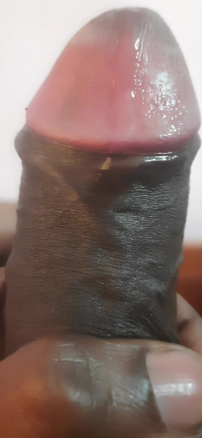 Lubina45: Seorang lelaki sedang mengalami keintiman solo di rumahnya sendiri.