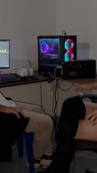 Seks w biurze, dużo squirtingu i intensywny seks