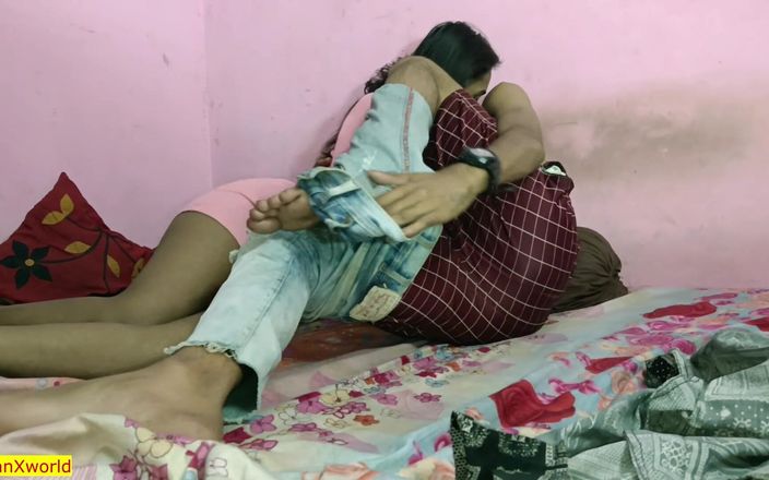 Indian Xshot: Секс прелюдия 18-летней подруги дези В деревне! Новая горячая девушка дези трахается