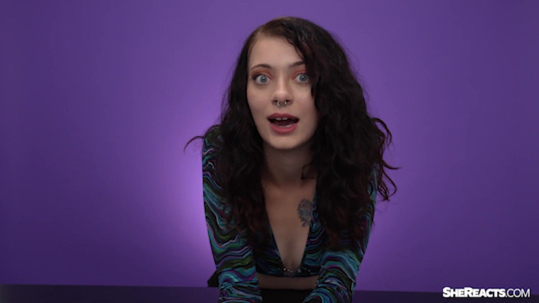 SheReacts: Te klein? Kleine lulreactie Redux