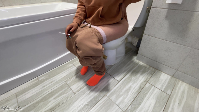 GassyKat: The Daily Toilet S2 Episode 21