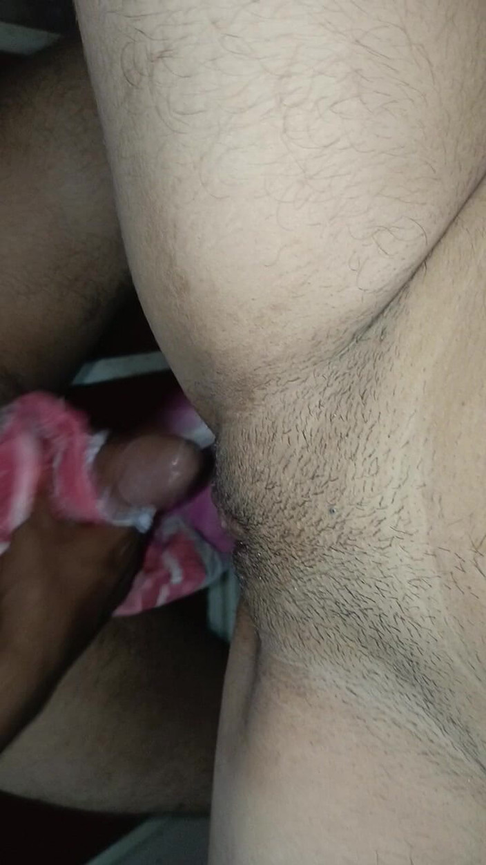 Payal in sex: ビデオの中で、義理の弟がセクシーな義理の妹をバスルームに置き去りにする