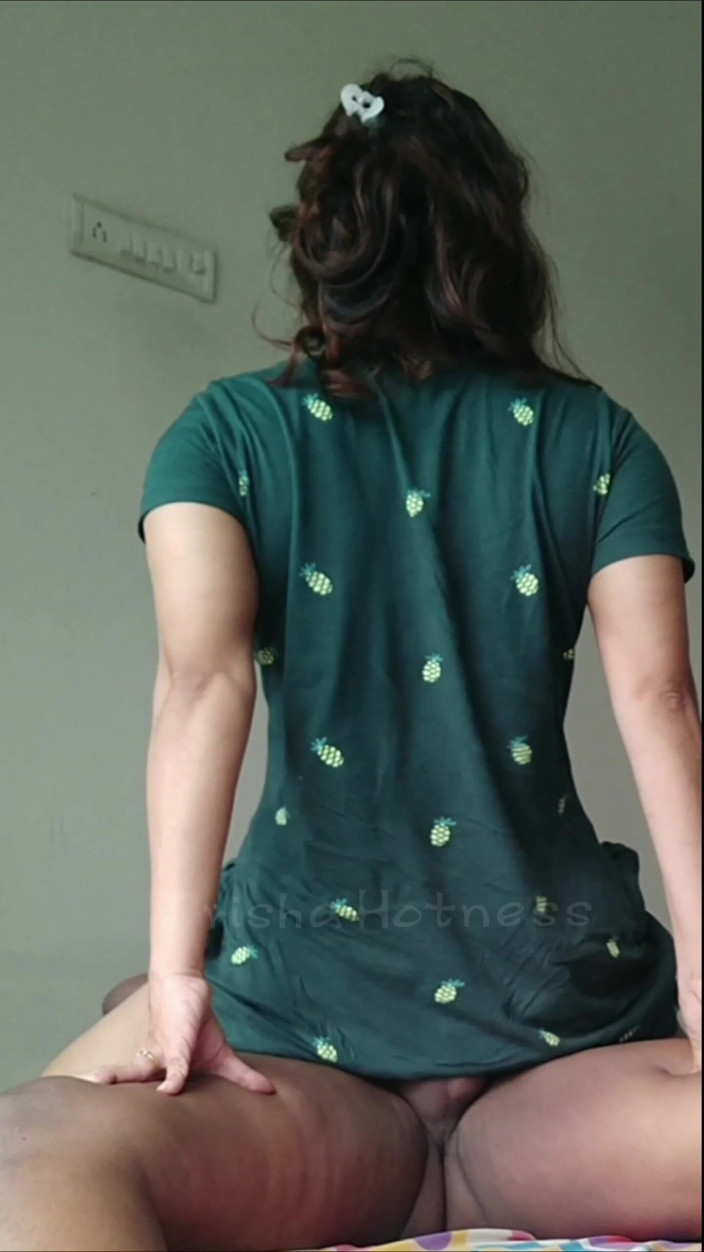 Trisha Hotness: Desi Couple