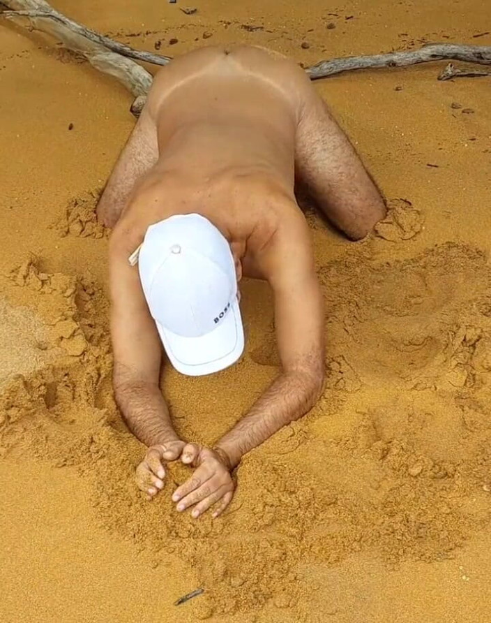 Ladysilvas: Ladysilva s’exhibe à poil en public sur la plage