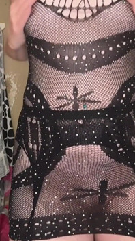 Kali Reign prueba vestidos y medias en lencería sin censura