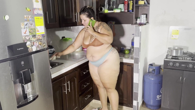 Lexly_16: Girl Fucks Plumber to Pay Him