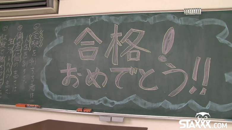 Staxxx: 교실에서 돌림빵 당하는 학생 교사