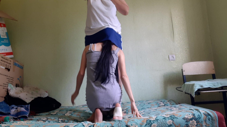 Lesbian-candys: Quando eravamo da soli a casa, ho sedotto la matrigna...