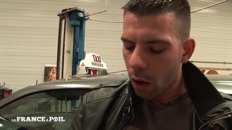 French Wives Offered: 丰满的纹身金发女郎被出租车司机并被