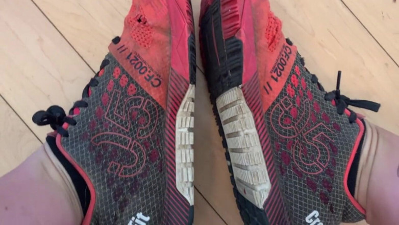Deanna deadly: Mis zapatos de gimnasio gastados