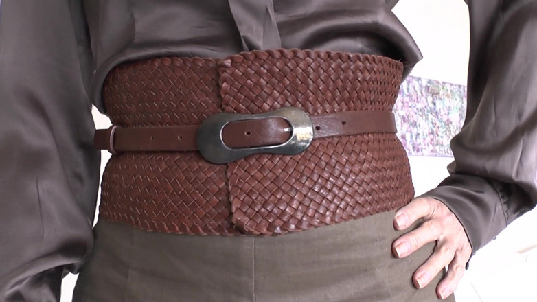 Lady Victoria Valente: Pas dengan ikat pinggang seksi dengan rok linen, bagian 2, lady...