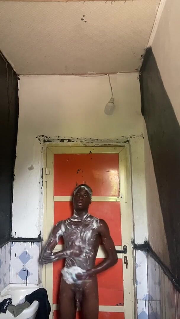 Come Join Me Having My Bath with Happy Ending (The little brown studio) Come Join Me Having My Bath with Happy Ending (The little brown studio)