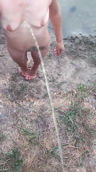 Outdoor Oral Sex with Pee