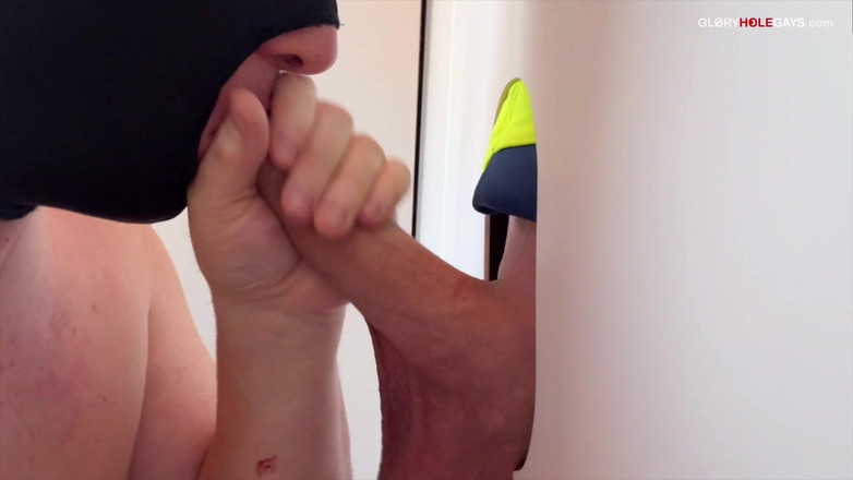 GLORYHOLEGAYS: Un étalon de chantier hétéro continue de retourner au gloryhole - sa...