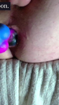 Sex anal cu jucării xxl dure și dure