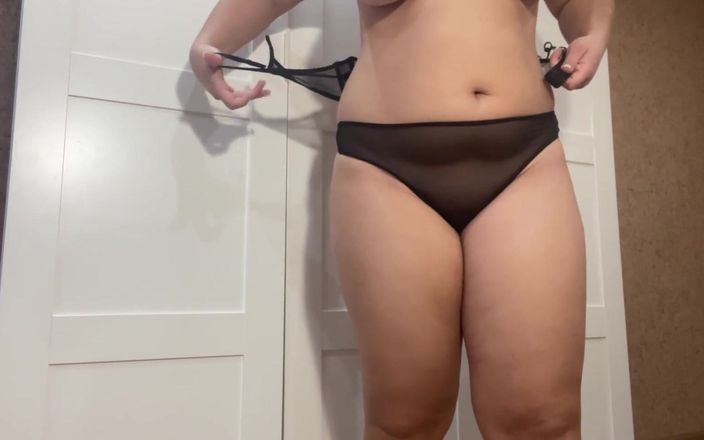 Lux Eva: Sexy versaute dessous anprobieren