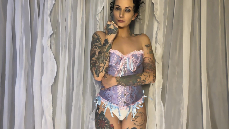 Miss Morticia: Fetişi dengeleyin