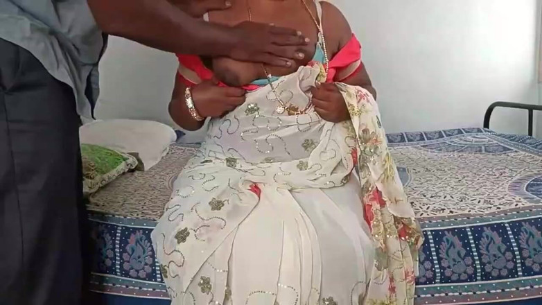 Luxmi Wife: Nevlastní syn šuká nevlastní mámu, bílé saree - ep 2