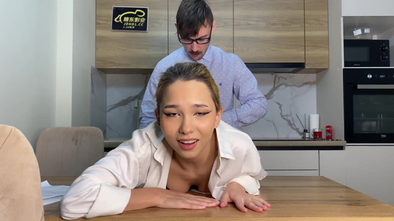 karina_lin: Mi-am vândut apartamentul și pizda mea