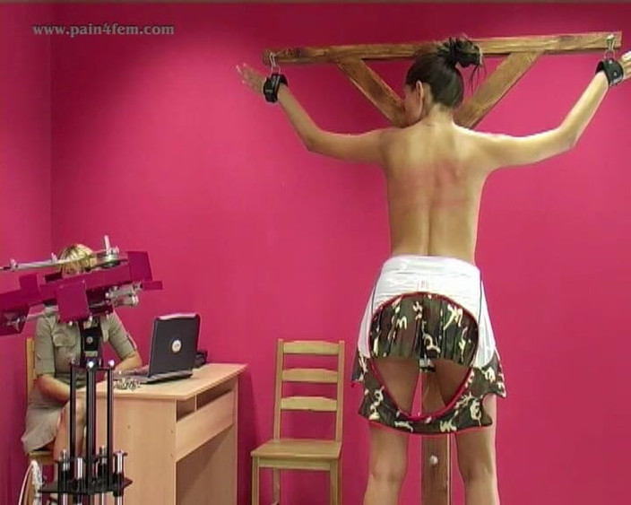 The Spanking Machine: Charlie macchina da sculacciata- frustate sulla schiena ncopata