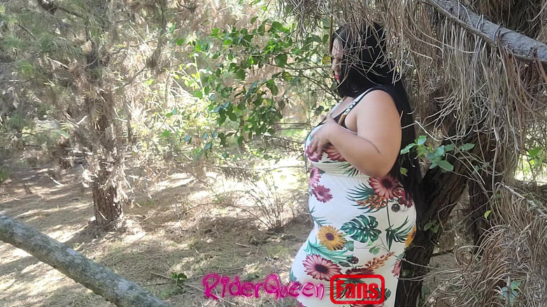 Riderqueen BBW Step Mom Latina Ebony: Riderqueen अकेले, आउटडोर, प्रशंसकों के लिए वीडियो