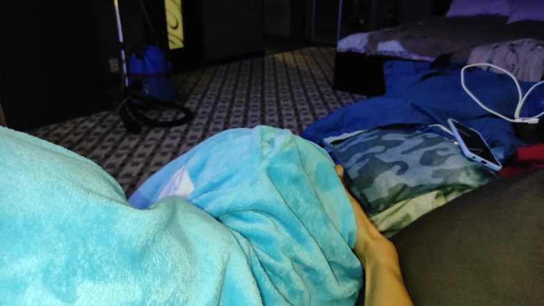 Taboo Room: La studentessa succhia il cazzo- porno fatto in casa