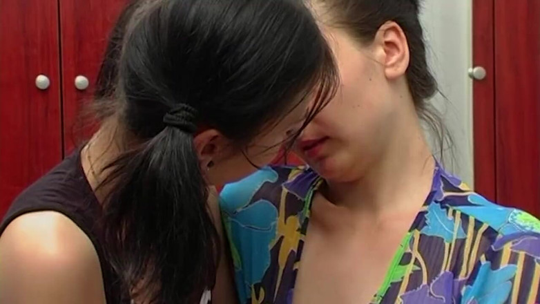 SapphoFilms - By Nikoletta Garian - Real Lesbian: İnce lezbiyen kızlar nasıl yapıldığını gösteriyor
