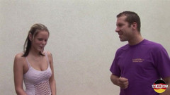 123XXX - 100% Amateurs: 彼女がコックに乗ると、彼女はそれを二つに壊す