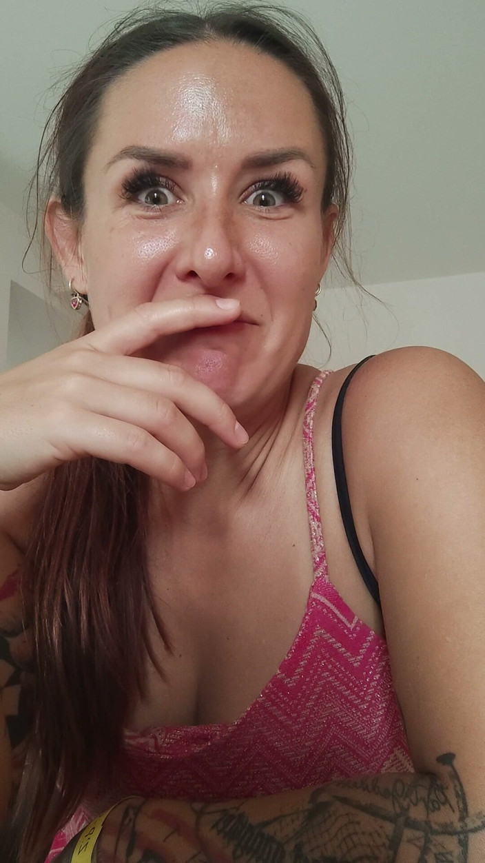REELL - The cute Girl next door _ FemDom Reality: Instrucțiuni de masturbare inconfortabilă în aer liber