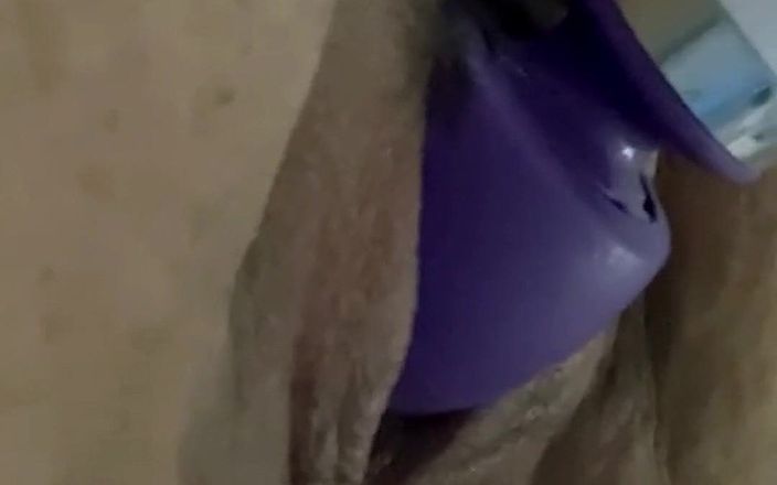 Real homemade BBW BBC porn: Bbwbootyful stimulerar min feta håriga fitta med elektrisk trollstav