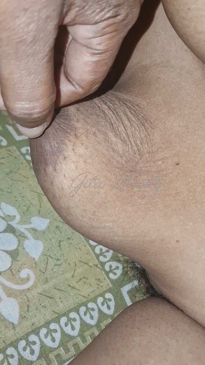 Indian aunty sex: Videos of Playing with the Breast of Indian Women
