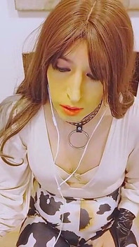 Người mặc đồ khác giới tưởng tượng về đàn ông khi chạm vào nhau