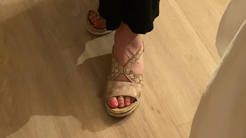 Mr MF: Pani dojrzałe stopy w Lbd i bardzo śmierdzące buty