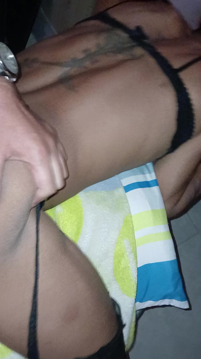 Vikingoazul: Ladyboy Je Doma Šukaný V Černém Spodním Prádle