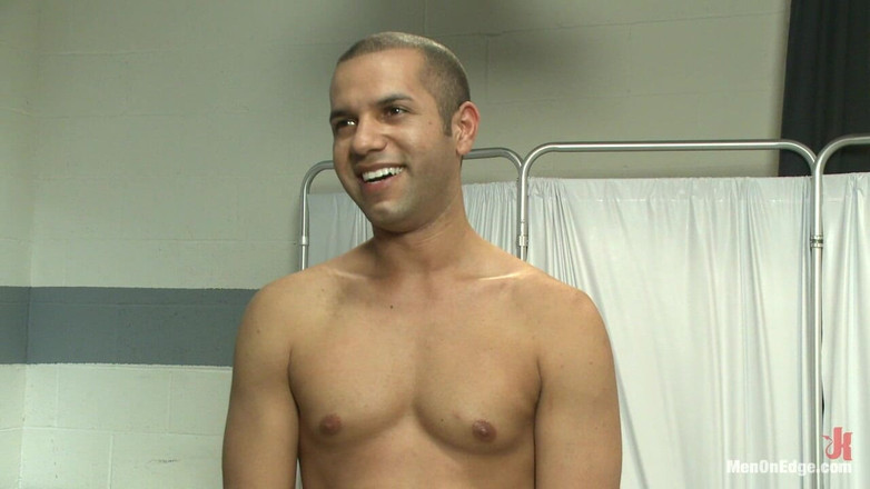 Men on Edge: Carter West tıbbi olarak muayene ediliyor ve iki tarafından sikiliyor