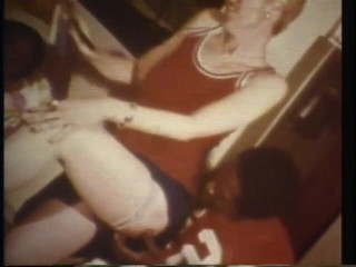 Vintage Usa: Gagică sexy păroasă futută în sex în trei interrasial