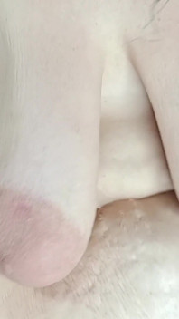 Stiefsohn hat mich beim bücken erwischt. Hör auf zu ficken, bis das squirting vorbei ist