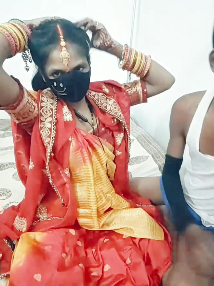 Nisha bhabhi ki chudai: Після karwachauth чоловік трахає мій рот.