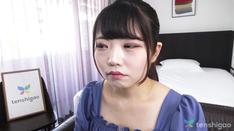 Tenshigao: La casalinga giapponese asami Wakana viene da noi per spogliarsi...