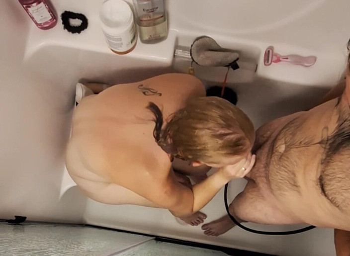 KittieNoOne: Duș de dimineață și muie pentru soț