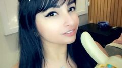Emanuelly Raquel: Mangiata sensuale di una banana