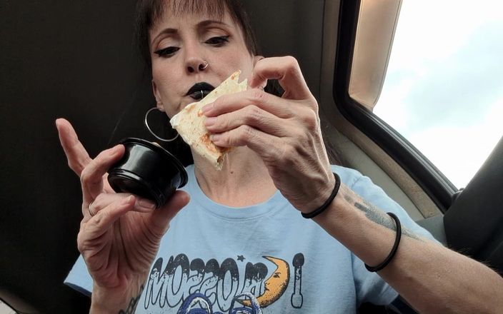 PandoraSG: Public mukbang - tacos в моїй машині
