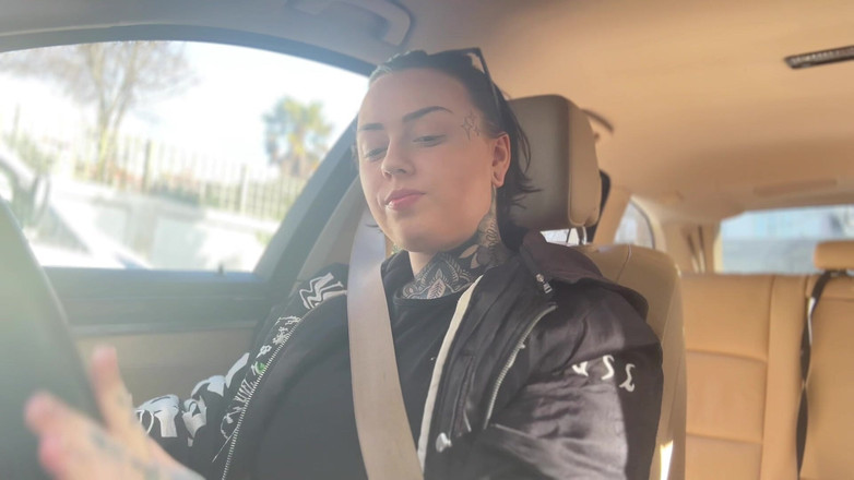 Miss Valentina: Ремінь безпеки фетиш freak