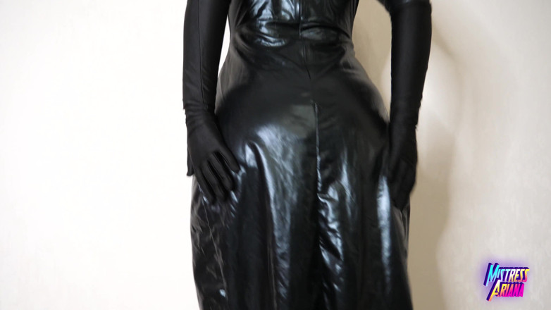 Mistressa Riana Cruel: 내 다리 사이에 있고 혀를 일하고 싶시습니까?