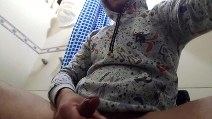trebol_Jess: Un jeune homme se branle avec des vêtements