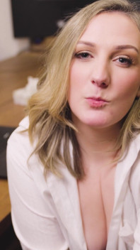 Pekerja terburuk - blowjob Clara Dee pov