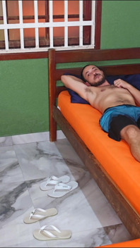 Mia Moglie Condivide La Nostra Stanza Con La Sua Amica Sexy E Enorme