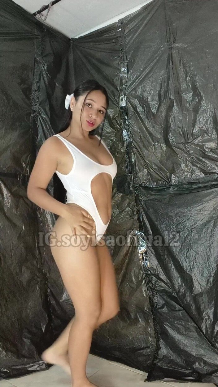 Isabel: How delicious is shake My ass until getting naked